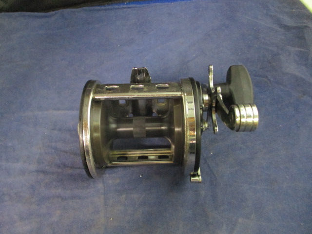 Used Penn Squall 30LW Conventional Reel w/ Braided Line