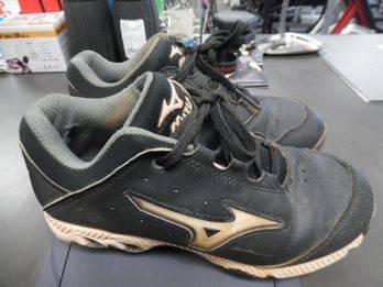 Used on sale softball cleats