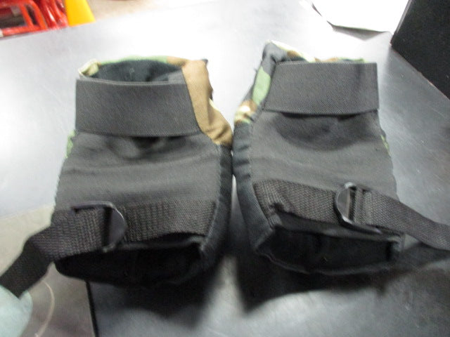 Load image into Gallery viewer, Used 187 Killer Pads Camo Size Junior Knee Pads
