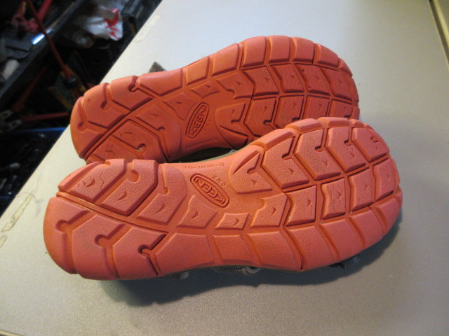 Load image into Gallery viewer, Used Keen Washable Hiking Sandals Size 2
