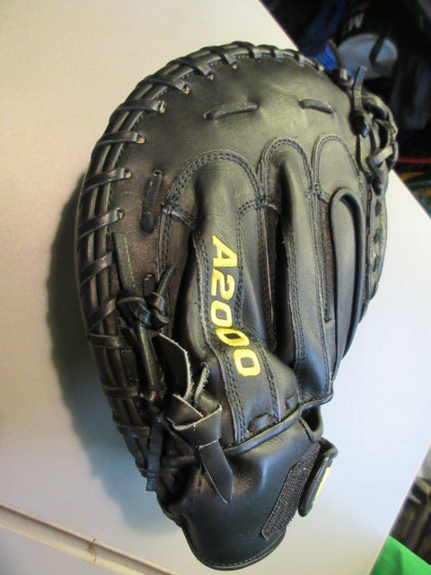 Load image into Gallery viewer, Used Wilson A2000 Softball 33&quot; Pro Stock Catcher&#39;s Mitt
