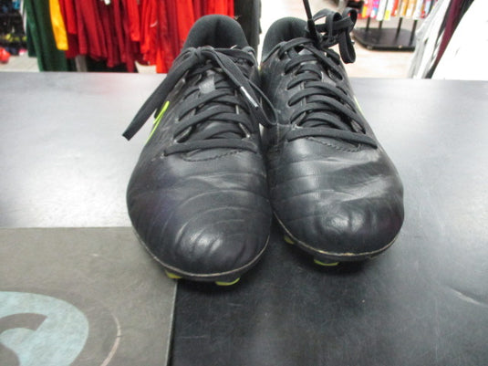 Used Nike Legend 10 Size Youth 5.5 Soccer Cleats