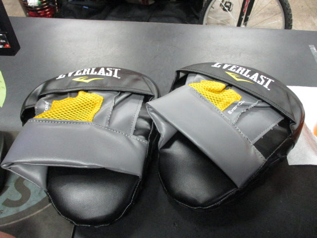 Load image into Gallery viewer, Used Everlast Mantis Punch Mitts Boxing/MMA Trainng Mitts
