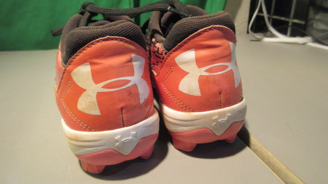 Load image into Gallery viewer, Used Under Armour Youth Leadoff Low RM 2.5Y Softball Cleats
