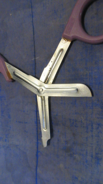 Load image into Gallery viewer, Used Purple Autoclavable Scissors - small rust
