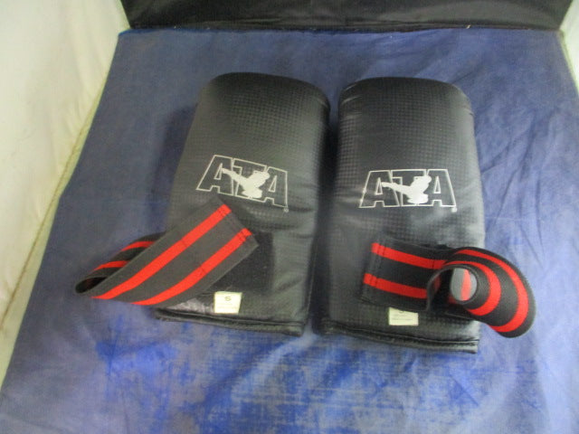 Load image into Gallery viewer, Used ATA Sparring Gloves Youth Size Small
