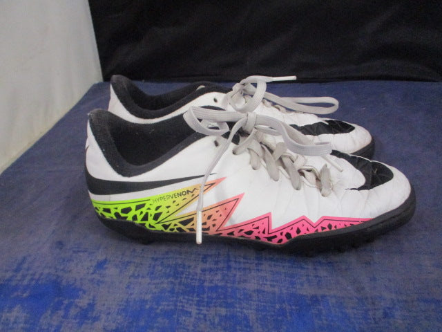 Load image into Gallery viewer, Used Nike Hypervenom Soccer Cleats Youth Size 3.5
