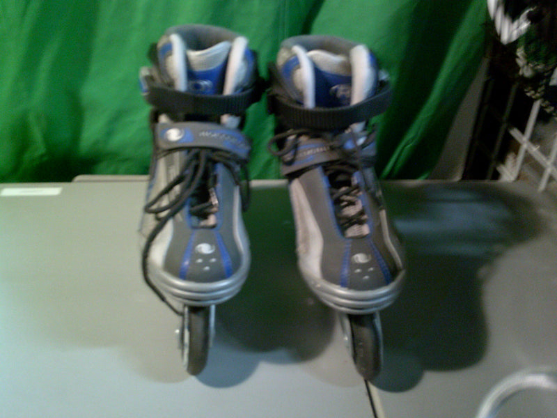 Load image into Gallery viewer, Used Roller Derby G900 Hybrid Aero Dynamic Inline skates Grey Size 8
