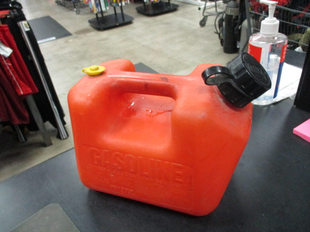 Load image into Gallery viewer, Used Gasoline Can 1 Gallon 4oz

