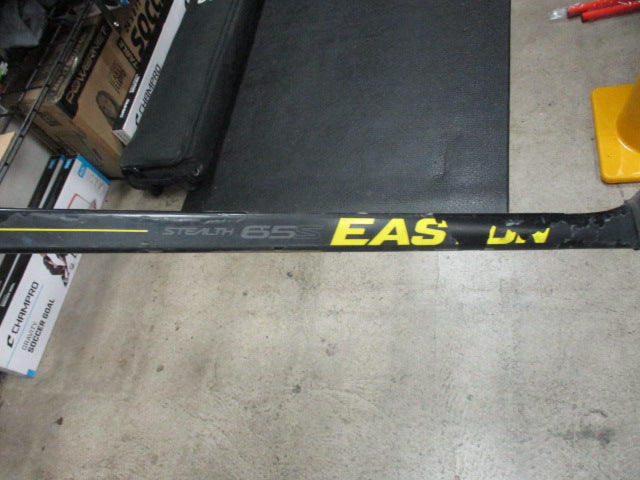 Load image into Gallery viewer, Used Easton Stealth 65S Composite Right Hand Hockey Stick (Has Rattle)
