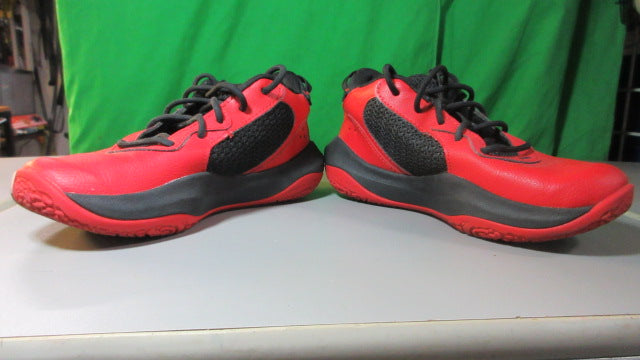 Load image into Gallery viewer, Used UNDER ARMOUR SHOES Youth - 2 Red
