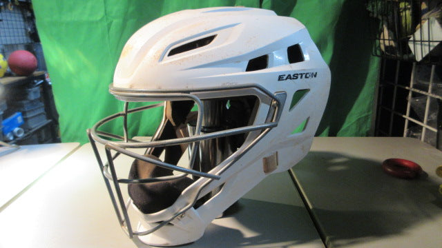 Load image into Gallery viewer, Used Easton JEN SCHRO The Fundamental 2.0 FP Softball Catcher&#39;s Helmet - Large
