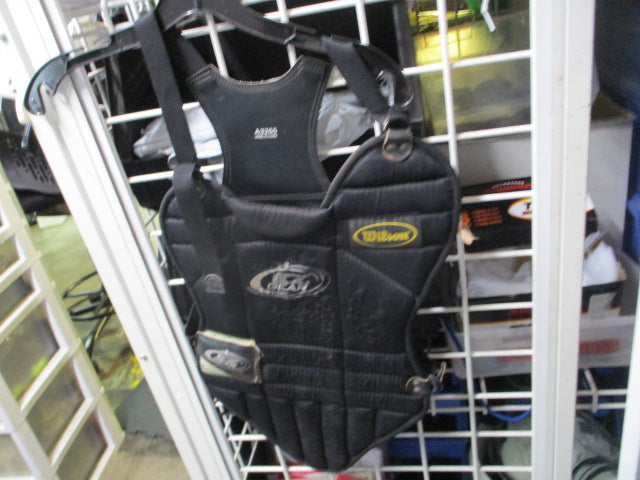 Load image into Gallery viewer, Used Wilson A3255 EZ Gear Youth Catcher&#39;s Chest Protector
