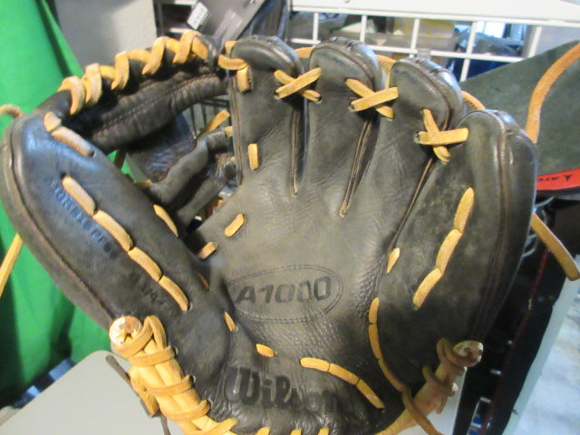 Load image into Gallery viewer, Used Wilson A1000 11 1/4&quot; Infield Baseball Glove - RHT
