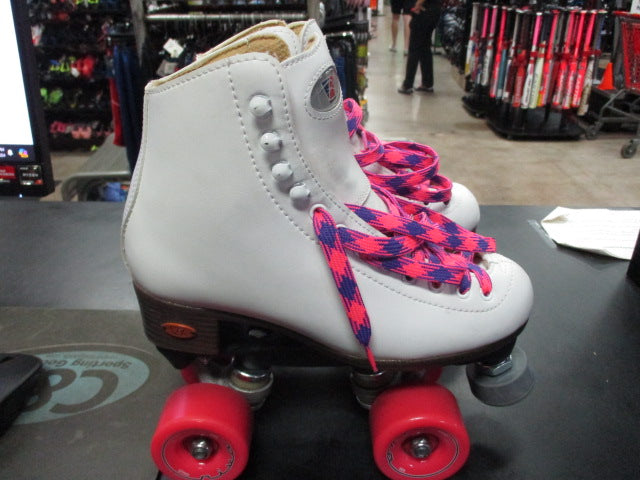 Load image into Gallery viewer, Used Riedell 111 Roller Skates Size 4
