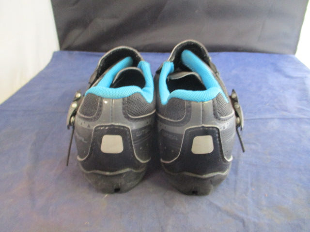 Load image into Gallery viewer, Used Shimano Offset Torbal Bicycle Shoes Adult Size 7.2
