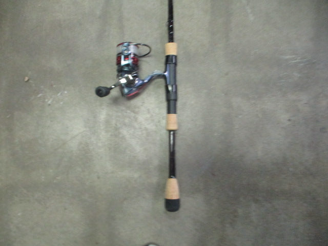 Load image into Gallery viewer, Used St. Croix Mojo Bass MJ568MX 6&#39;8&quot; Extra-Fast Action Fishing Pole Combo
