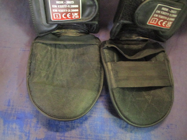 Load image into Gallery viewer, Used RDX T1 Shin Instep Guards Size Small - missing foot strap
