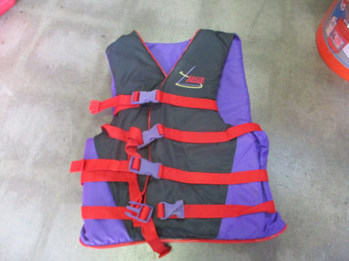 Used Stearns Edge Life Jacket Size Small/Medium (broken bottom buckle)