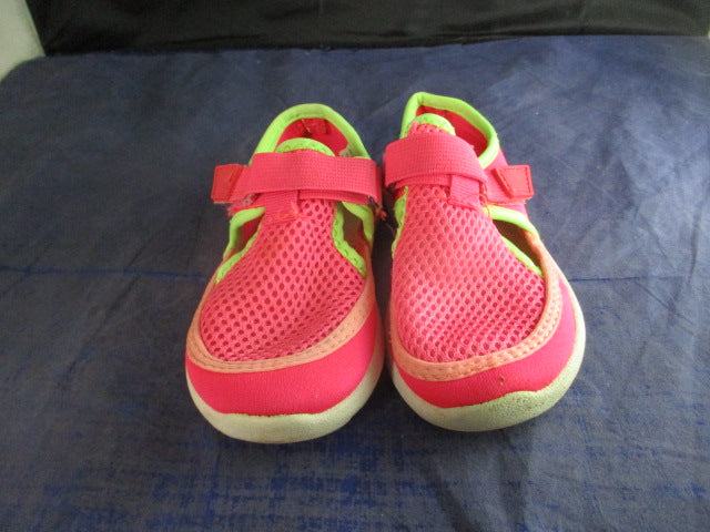 Load image into Gallery viewer, Used Wonder Nation Water Shoes Youth Size 7/8
