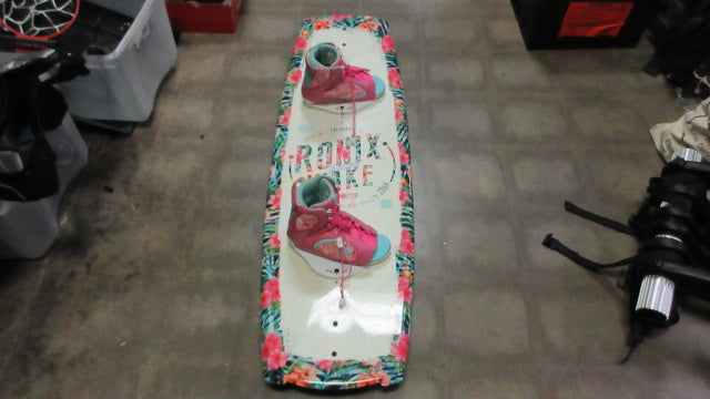 Load image into Gallery viewer, Used Ronix 135cm WAKEBOARD With Pink Bindings Size Womens 6/8
