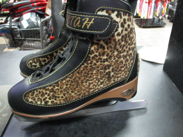 Load image into Gallery viewer, Used Freedom Cheetah Size 6 Figure Skates
