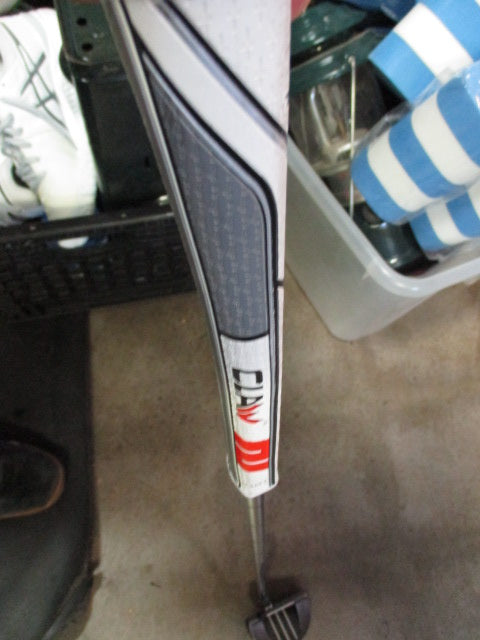 Load image into Gallery viewer, Used Wilson Staff infinite North Side RH 32&quot; Putter With Super stroke 10
