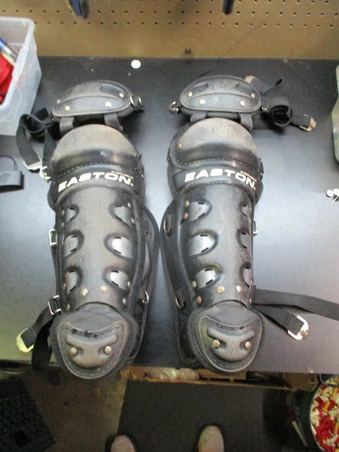 Load image into Gallery viewer, Used Easton Shin Guards Youth Size 5-9
