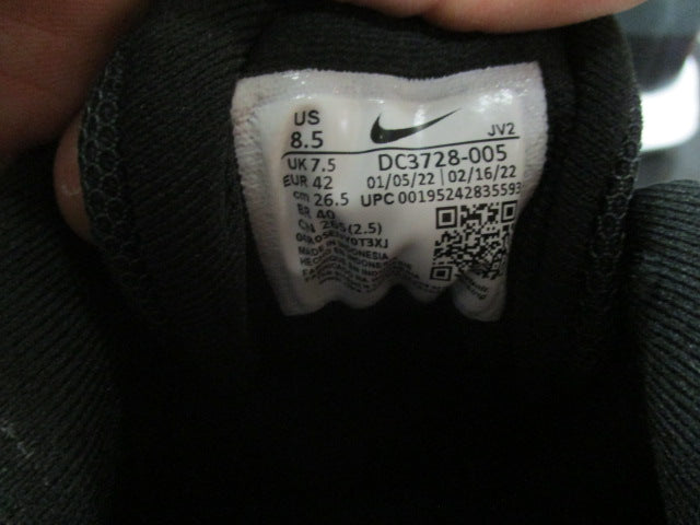 Load image into Gallery viewer, Used Nike Running Shoes Size 8.5
