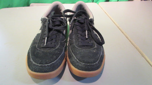 Used New Balance Girls Low Profile 5Y Shoes