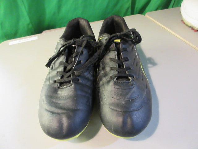 Load image into Gallery viewer, Used Lotto Soccer Cleats Size 3
