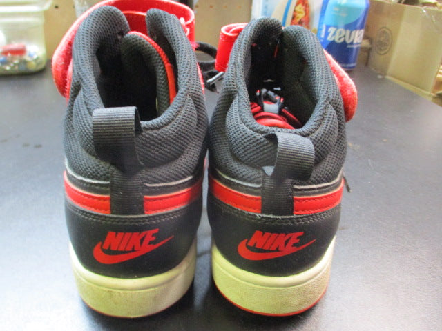 Load image into Gallery viewer, Used Nike Basketball Shoes Size 5.5
