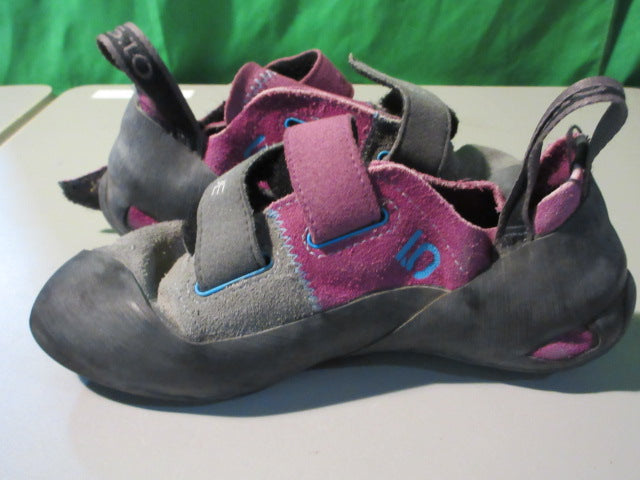 Load image into Gallery viewer, Used 5.10 Rogue VCS Size 6 Womens Climbing Shoes
