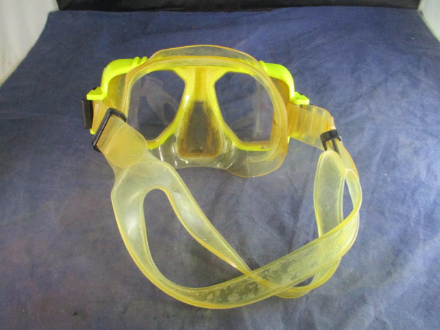 Load image into Gallery viewer, Used Tusa Liberator Cystal Silicone Scuba Mask
