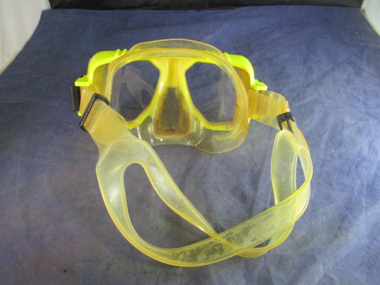 Used Tusa Liberator Cystal Silicone Scuba Mask