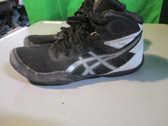 Load image into Gallery viewer, Used Asics Matflex Black Youth Size 3 Wrestling Shoes
