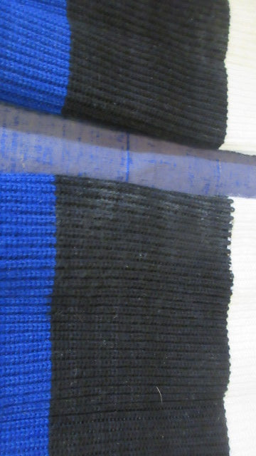 Load image into Gallery viewer, Used White, Black, &amp; Blue SP Hockey Socks Size Youth - small hole
