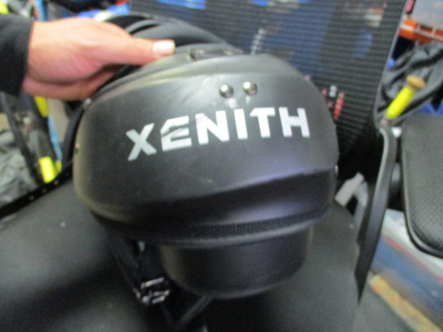 Load image into Gallery viewer, Used Xenith Flyte 2 Youth Large Football Shoulder Pads
