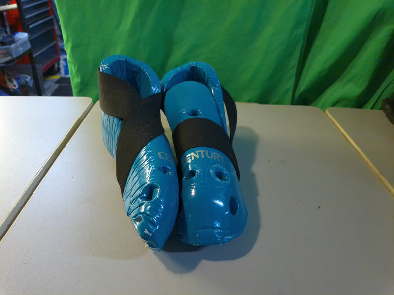 Load image into Gallery viewer, Used Century Foam Sparring Shoes Size 5-6
