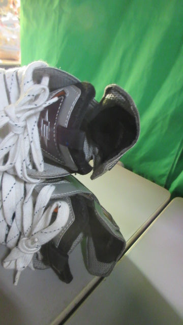 Load image into Gallery viewer, Used Easton SE6 Hockey Skates Size 5.5D
