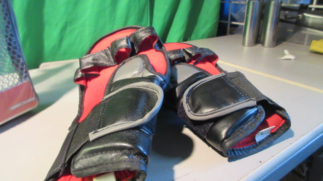 Load image into Gallery viewer, Used Everlast MMA Protex Universal Training Gloves Size Large
