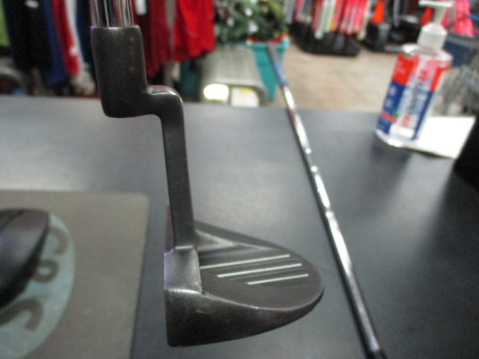 Used Wilson Staff infinite North Side RH 32" Putter With Super stroke 10