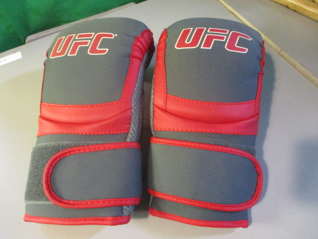 Load image into Gallery viewer, Used UFC Bag Gloves Size S/M
