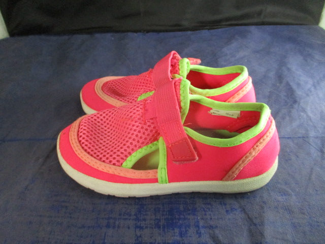 Load image into Gallery viewer, Used Wonder Nation Water Shoes Youth Size 7/8
