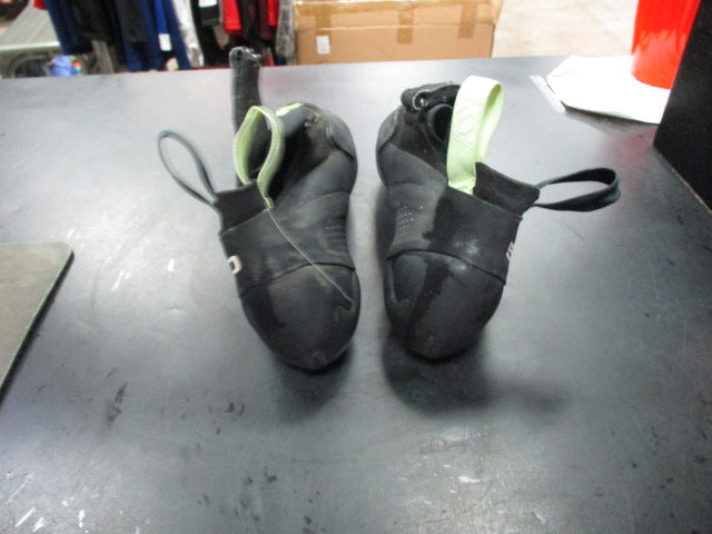 Load image into Gallery viewer, Used Adidas Hiangle Pro 5.10 Rock Climbing Shoes Size 6.5
