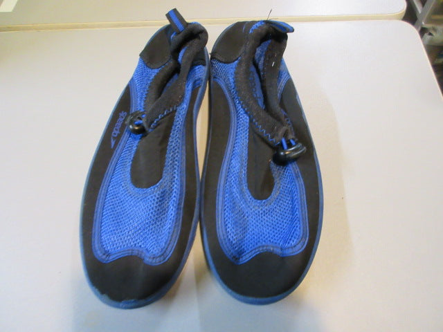 Load image into Gallery viewer, Used Speedo Water Shoes Size 4-5 Large
