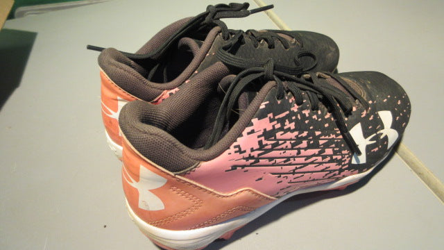 Load image into Gallery viewer, Used Under Armour Youth Leadoff Low RM 2.5Y Softball Cleats
