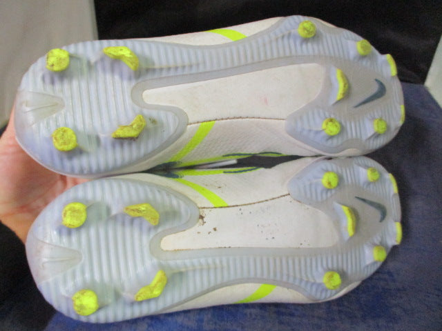 Load image into Gallery viewer, Used Nike Phantom Soccer Cleats Size 4
