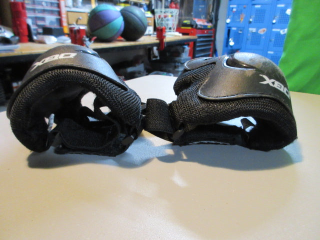 Load image into Gallery viewer, Used DBX Elbow Pads Size Kids Medium
