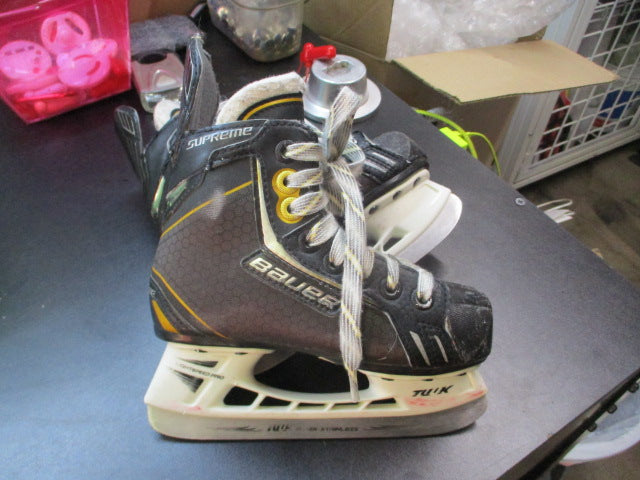 Load image into Gallery viewer, Used Bauer Supreme 2090 Hockey Skates Size US 1D
